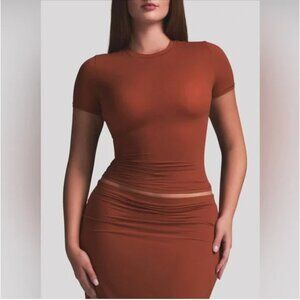 NWT SKIMS Fits Everybody Short Sleeve T-Shirt - Saffron M